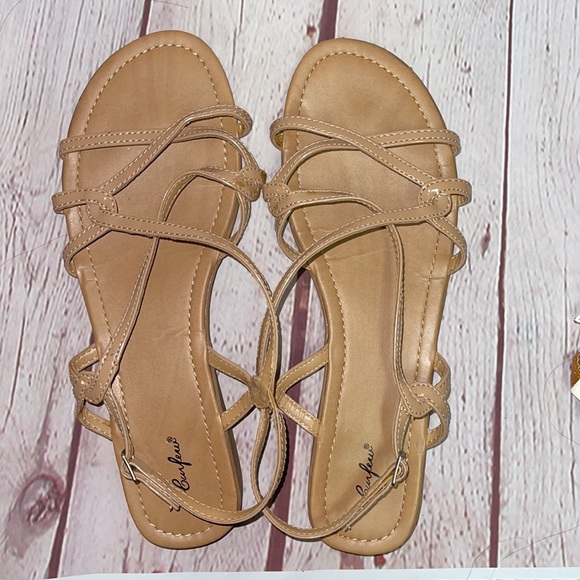 Womens Flat Spring Sandals - Picture 3 of 8